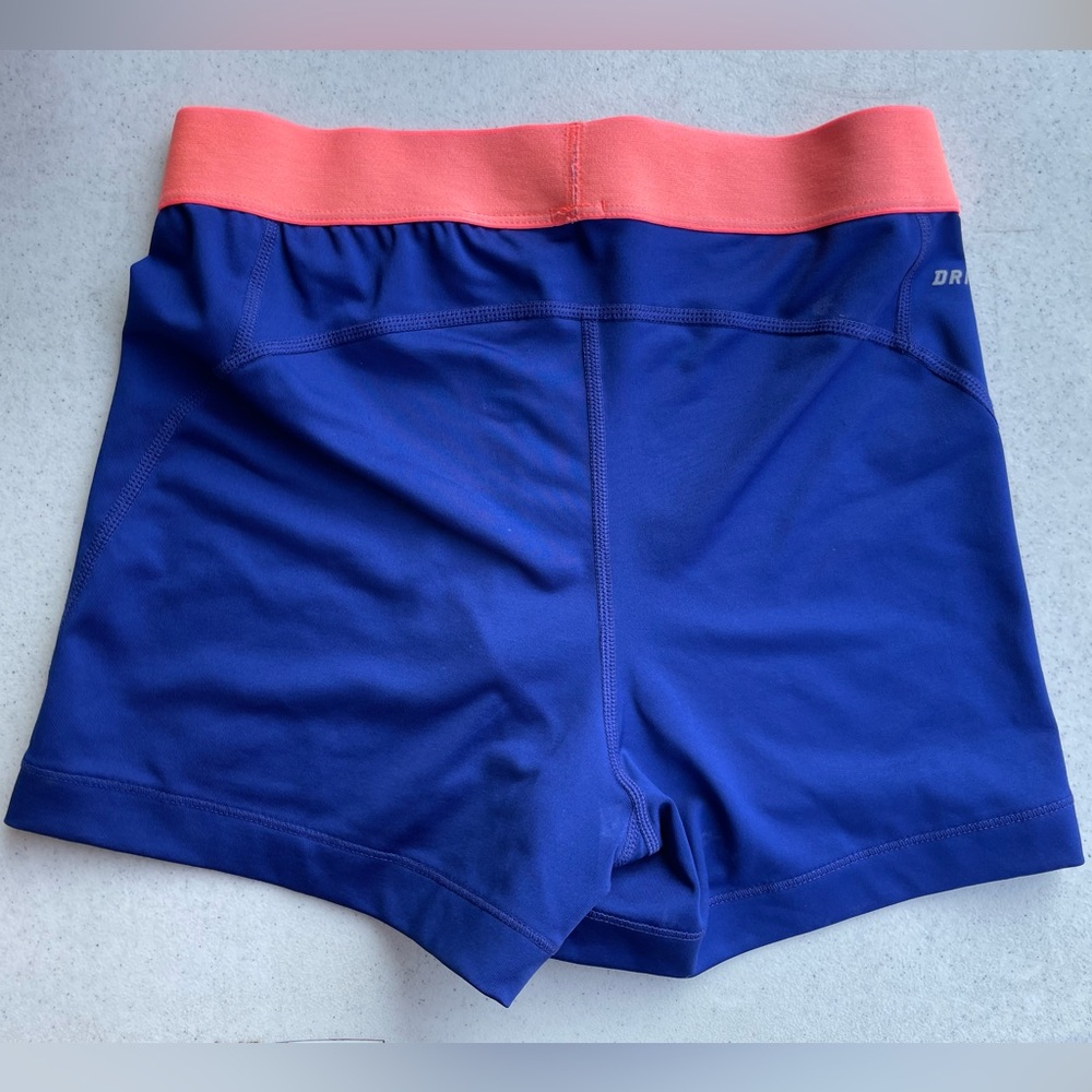 Nike pros size medium